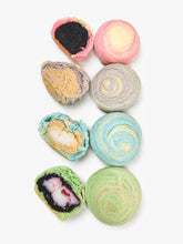 Load image into Gallery viewer, Taiwanese moon cake sample box of 4pcs
