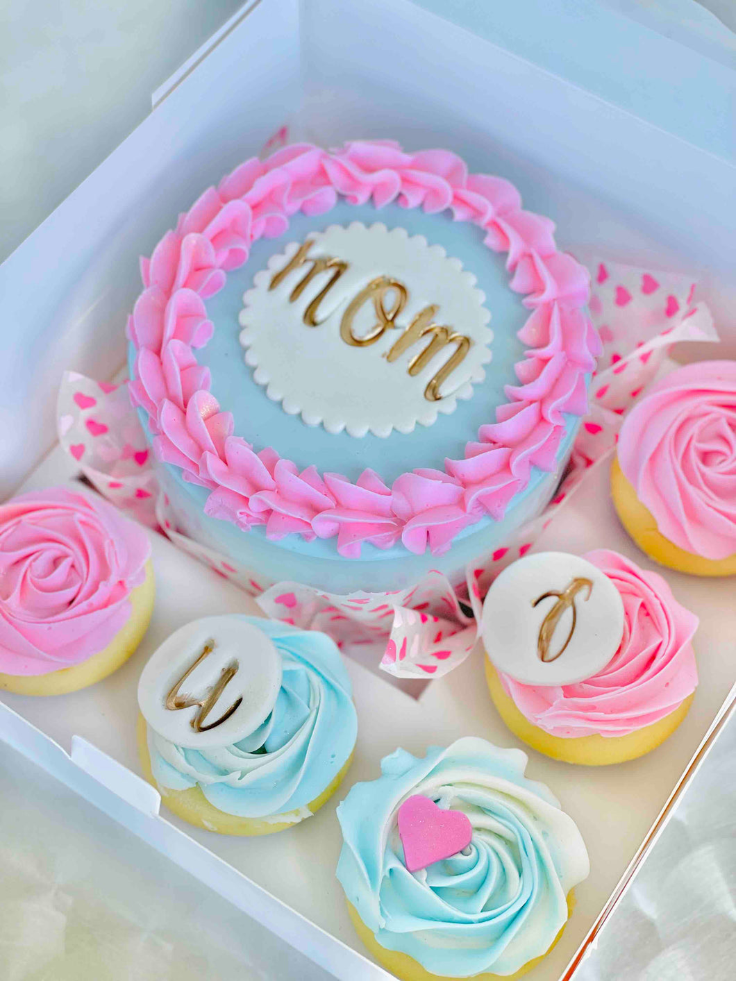 Mother's day lunch box cake/ cupcake set